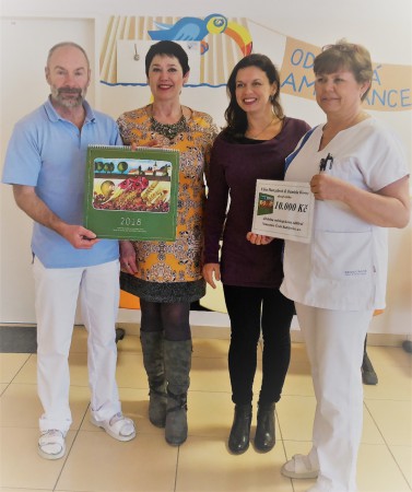 Nemocnice v Českých Budějovicích, oddělení dětské onkologie pořídilo dětem krásné deky do postýlek. Věnovaly jsme jim 10 tisíc korun.